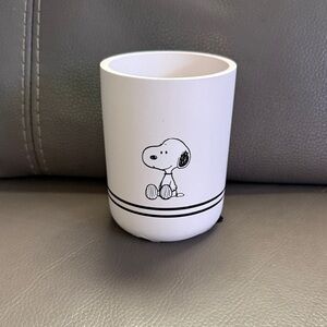 Peanuts White Round Toothbrush Holder with Yellow Logo